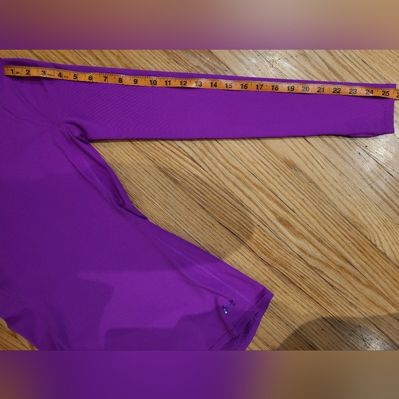 Size small Under Armour cold gear long sleeve - Picture 4 of 5